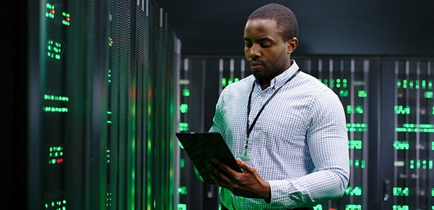 Data engineer in a data control center.