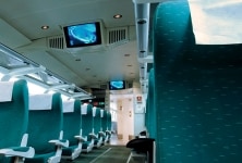 Interior de tren de pasajeros