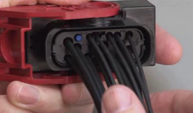 How-to instruction video for the DEUTSCH STIRKE Connector Series.