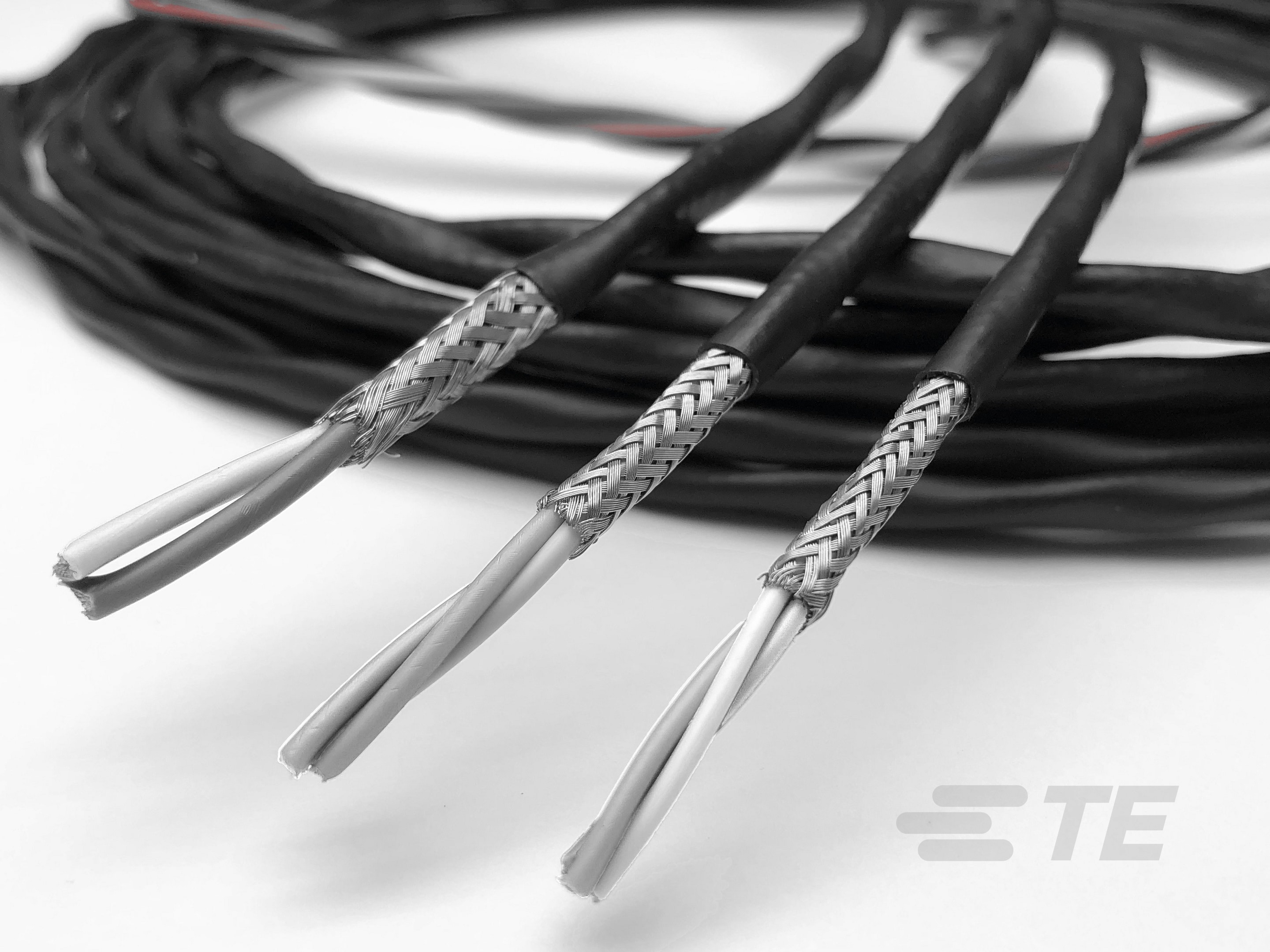 EN 50306-3-RAIL dreiadriges Kabel-CAT-R2137-Z612B