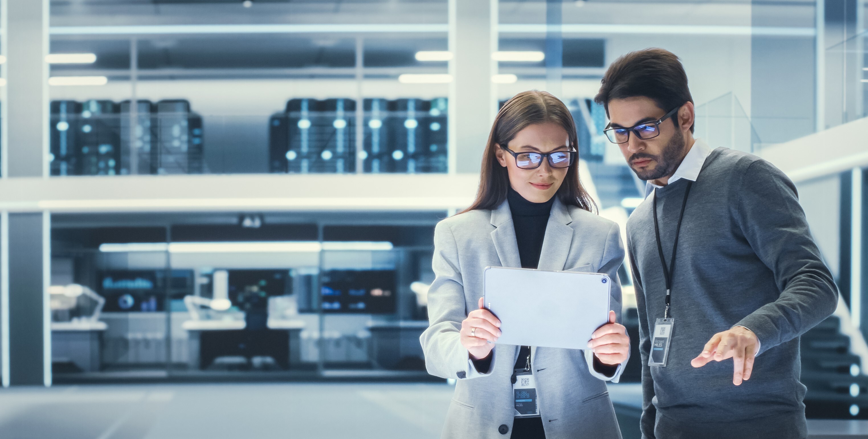 Ingénieur travaillant dans un centre de données.
