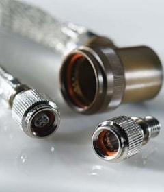 Carcasas posteriores y adaptadores para conectores