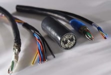 Leitungen und Kabel