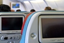 EMI 制御を組み込めば、航空機の乗客が携帯電子機器 (PED) を使用できるようになります。