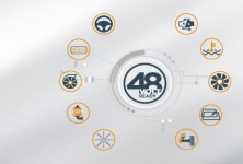 Profilzeichen aus Gras mit 48 V-Logo