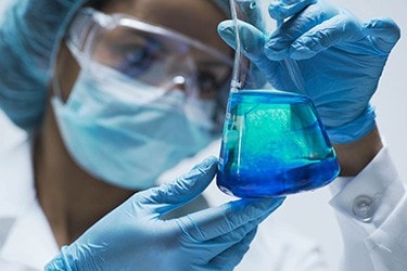 Female scientist tests polymers in a research laboratory.