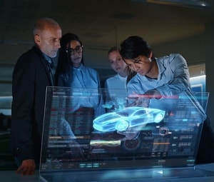 Engenheiro trabalha em um desenho do CAD da infraestrutura de energia de um veículo elétrico.