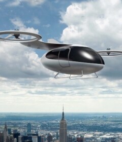 An eVTOL flies across an urban center. 