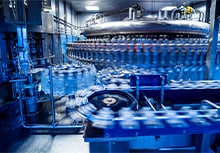 Linha de produção automatizada em uma instalação