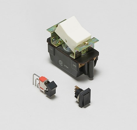 Interrupteur double a bascule miniature DPDT pour montage sur panneau