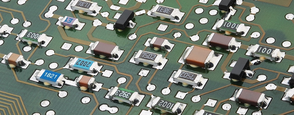 https://www.te.com/content/dam/te-com/images/industrial/global/story-hero-rendition/printed-circuit-board-pcb-resistors-1024x400.jpeg/jcr:content/renditions/hero-story.jpg