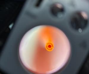 Tube tri-lumière avec des canaux spécifiques