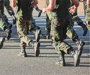 soldats en train de courir