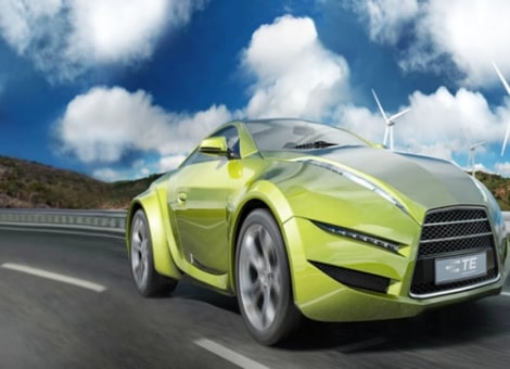 Elektrofahrzeug auf Straße